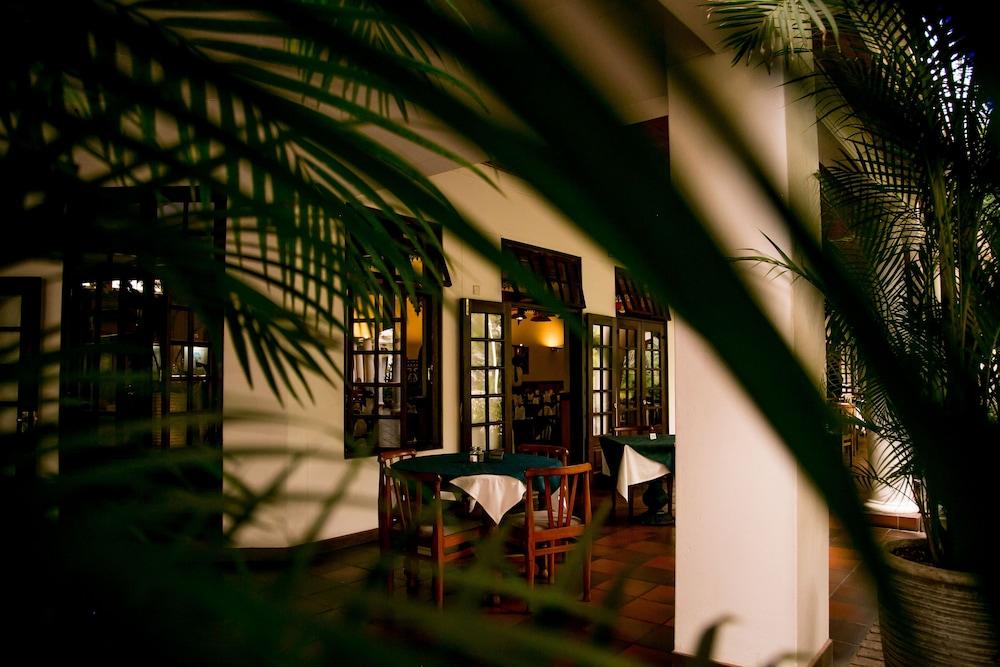 Bronte Hotel Harare Exterior foto